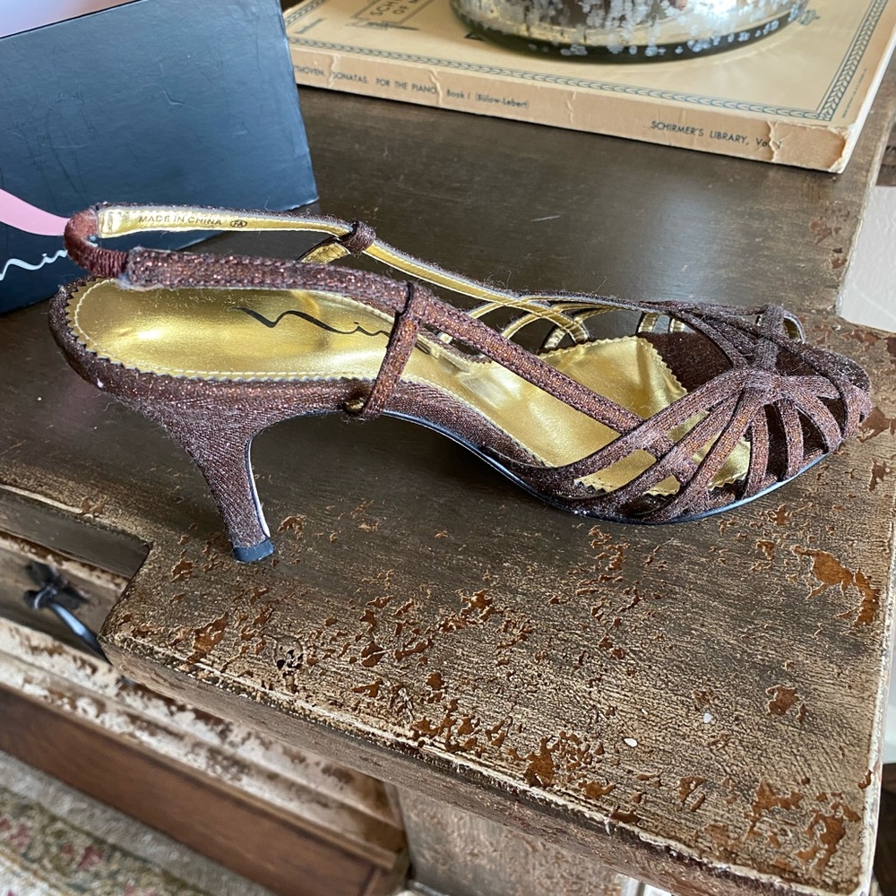 Nina, bronze glitter dress shoe.